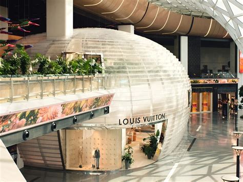 louis vuitton lounge